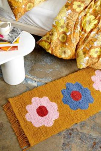 Floral Shaggy Runner Rug - Sun Yellow ALL at - Urban Outfitters - Modalova