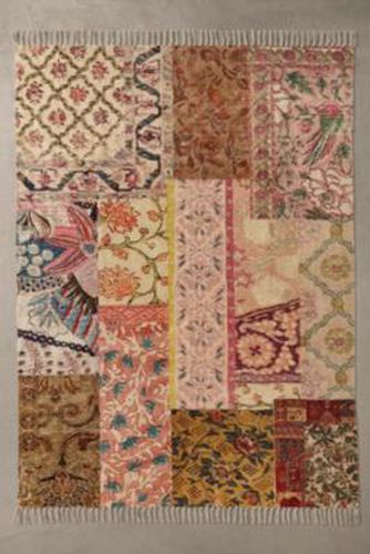 Maddox Patchwork 5x7 Rug at - Urban Outfitters - Modalova