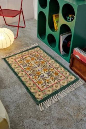 Evelyn Floral 2x3 Rug at - Urban Outfitters - Modalova