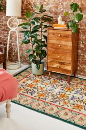 Evelyn Floral 5x7 Rug at - Urban Outfitters - Modalova