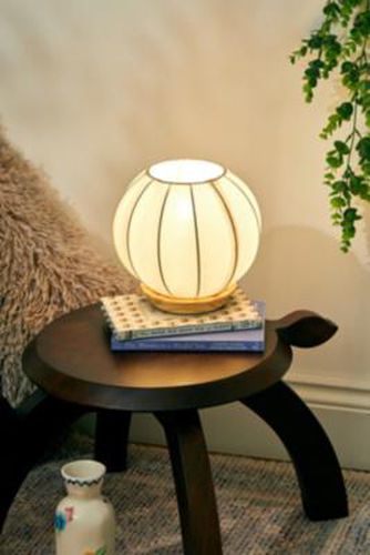 Kyle Small Table Lamp - White 21cm x 21cm x 20cm at - Urban Outfitters - Modalova