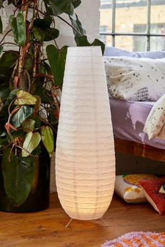 Shelby Paper Lantern - White ALL at - Urban Outfitters - Modalova