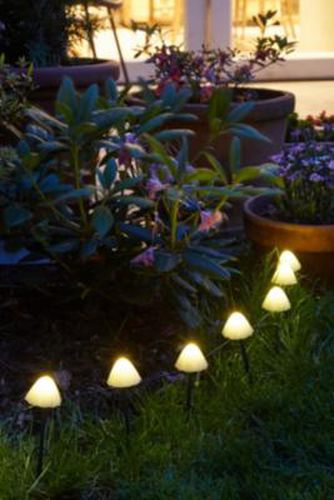 Mushroom Solar Fairy Lights - White ALL at - Urban Outfitters - Modalova