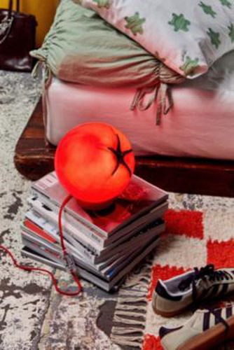 Tomato Table Lamp - Red ALL at - Urban Outfitters - Modalova