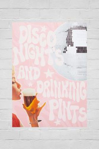 Printed Weird UO Exclusive - Kunstprint "Disco Nights And Drinking Pints", A4 - Urban Outfitters - Modalova