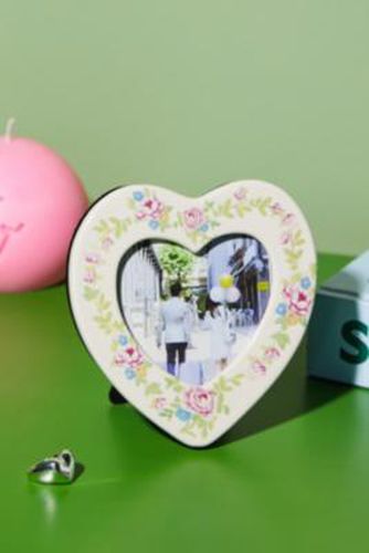 Vintage Heart Photo Frame - White ALL at - Urban Outfitters - Modalova