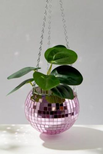 Pink Disco Ball Hanging Planter - Pink ALL at - Urban Outfitters - Modalova