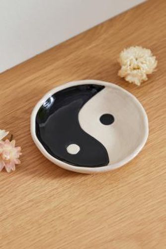 Yin & Yang Trinket Tray ALL at - Urban Outfitters - Modalova