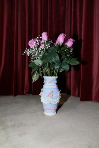 Pretty Shitty Cakes UO Exclusive Cake Vase - Blue 17.14cm x 17.14cm x 30.84cm at - Urban Outfitters - Modalova