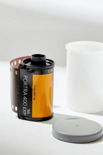 Portra 400 35mm Film at Urban Outfitters - Kodak - Modalova