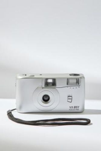 Metallic UO Exclusive Focus Free 35mm Camera - at - Urban Outfitters - Modalova