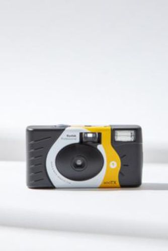 Tri-X 400 Black & White Disposable Camera ALL at Urban Outfitters - Kodak - Modalova