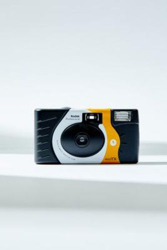 Tri-X 400 Black & White Disposable Camera ALL at Urban Outfitters - Kodak - Modalova