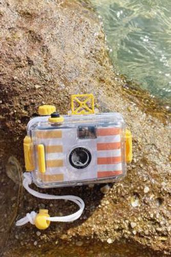 Rio Sun Underwater Camera - L: 15cm x W: 5.5cm x H: 11cm at Urban Outfitters - Sunnylife - Modalova