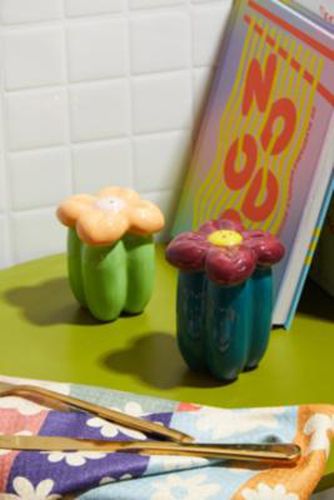 Balloon Flower Salt And Pepper Shakers ALL at - Urban Outfitters - Modalova