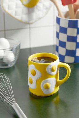 Sunny Side Up Egg Mug - Yellow L: 13cm x W: 10cm x H: 11.2cm at - Urban Outfitters - Modalova