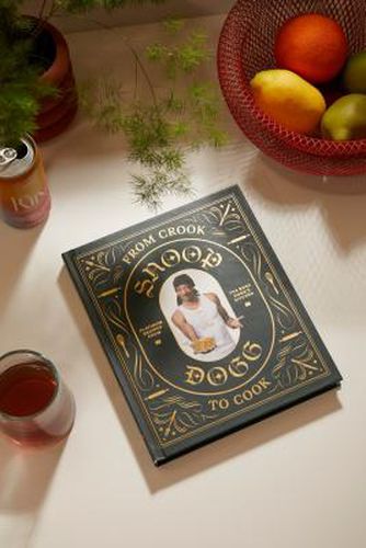 Snoop Dogg - Buch "From Crook To Cook: Platinum Recipes From Tha Boss Dogg's Kitchen" - Urban Outfitters - Modalova