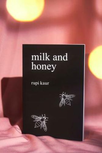 Rupi Kaur - Buch "Milk And Honey" - Urban Outfitters - Modalova