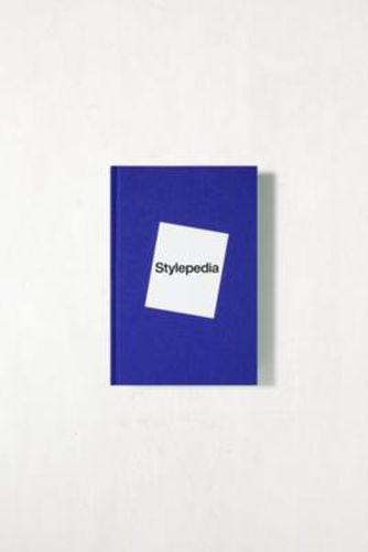 Stylepedia: A Visual Directory Of Fashion Styles 14.5cm x 2.5cm x 21.6cm at - Urban Outfitters - Modalova