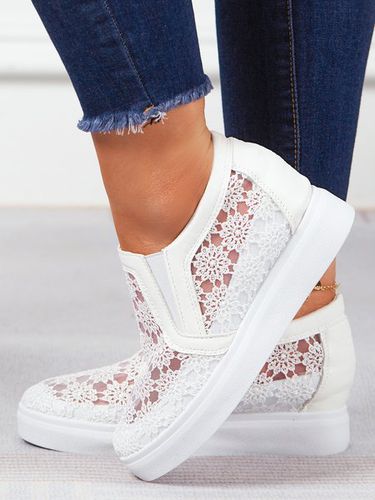 Flower Embroidery Detail Hidden Heeled Shoes - Just Fashion Now - Modalova