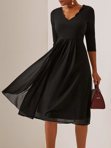 Elegant Black V-Neck Slim Fit Knit Dress - Just Fashion Now - Modalova
