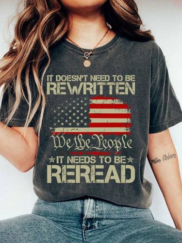 Women's It Doesn't Need To Be Rewritten It Needs To Be Reread Print T-shirt - Just Fashion Now - Modalova