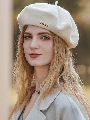 Casual Metal Decor Beret - Just Fashion Now - Modalova