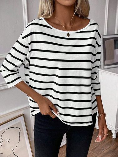 Casual Striped Three-Quarter Sleeve T-Shirt - Just Fashion Now - Modalova