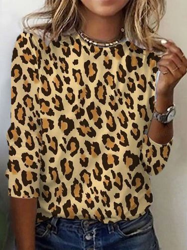 Leopard Print Long Sleeve Crew Neck T-shirt - Just Fashion Now - Modalova