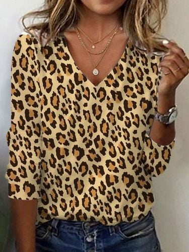 Leopard Print Long Sleeve V-Neck T-shirt - Just Fashion Now - Modalova