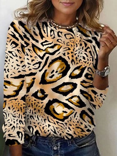 Leopard Print Long Sleeve Crew Neck T-shirt - Just Fashion Now - Modalova