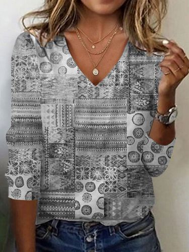 Ethnic Print Long Sleeve V-Neck T-shirt - Just Fashion Now - Modalova