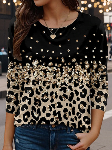 Leopard Print Long Sleeve Crew Neck T-shirt - Just Fashion Now - Modalova