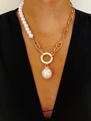 Baroque Pearl Chain Pendant Necklace - Just Fashion Now UK - Modalova