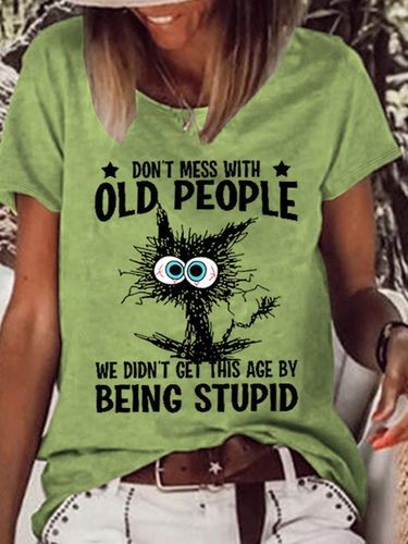 Women's Funny Cat Don't Mess With Old People We Didn't Get This Age By Being Stupid Casual Loose T-Shirt - Just Fashion Now - Modalova