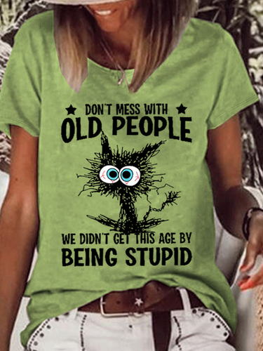 Women's Funny Cat Don't Mess With Old People We Didn't Get This Age By Being Stupid Casual Loose T-Shirt - Modetalente - Modalova