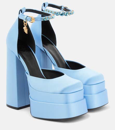 Medusa Aevitas satin platform pumps - Versace - Modalova