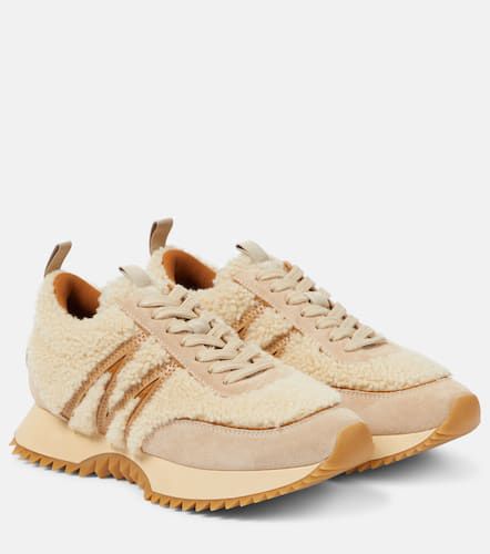 Sneakers Pacey aus Veloursleder mit Shearling - Moncler - Modalova