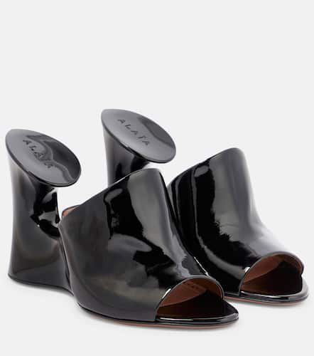 AlaÃ¯a Sculpture patent leather mules - Alaia - Modalova