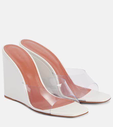 Lupita Half Glass PVC and leather wedge mules - Amina Muaddi - Modalova