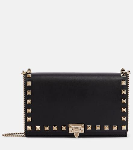 Rockstud Small leather wallet on chain - Valentino Garavani - Modalova