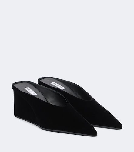 Alaïa Mules con cuña Cube 75 de terciopelo - Alaia - Modalova