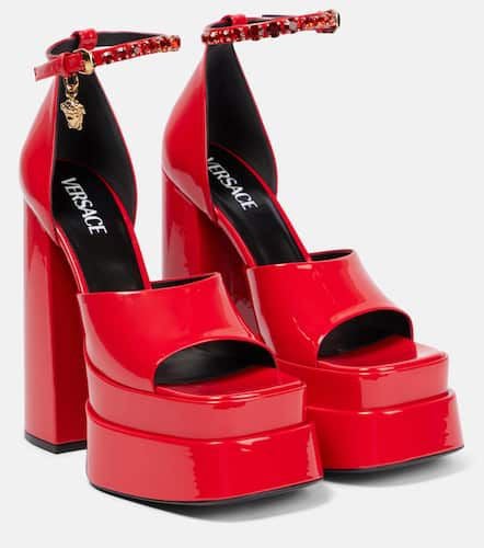 Medusa Aevitas patent leather platform sandals - Versace - Modalova