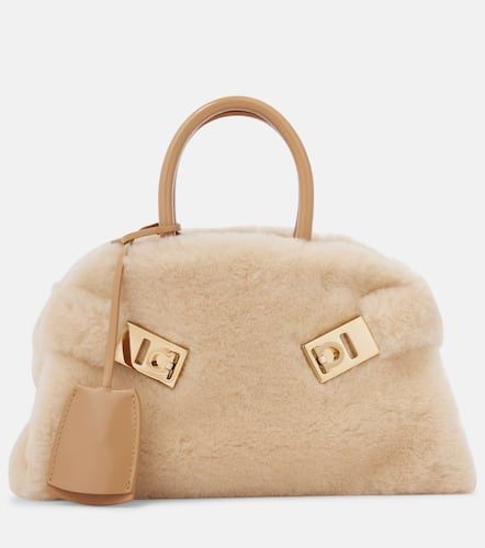 Borsa Hug Small in shearling - Ferragamo - Modalova