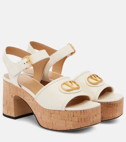 サンダル・ミュール VALENTINO IVORY LEATHER FOLIEFOLIAGE SANDALS Foliefoliage metallic leather mules in white - Valentino