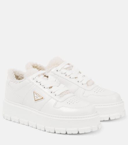 Shearling-lined platform leather sneakers - Prada - Modalova