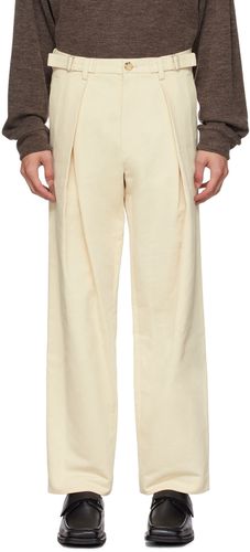 Off-White Two Tuck Trousers - AFTER PRAY - Modalova