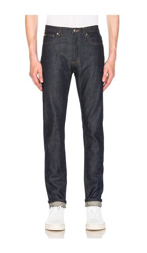 Petit new standard straight leg jean en color denim oscuro talla 28 en Índigo - Denim Dark. Talla 28 (también en 36) - A.P.C. - Modalova