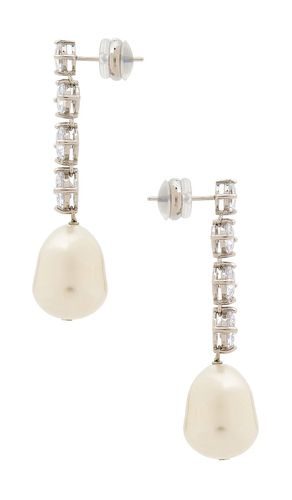 Vittoria Pearl Earring in - SHASHI - Modalova