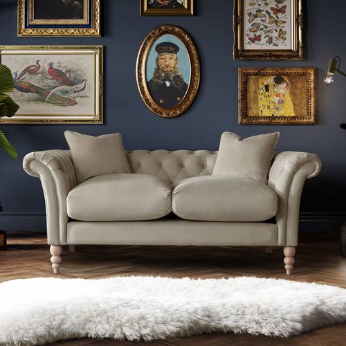 The Mayfair Medium Sofa Velvet Putty - The Great Sofa Company - Modalova